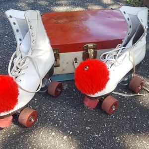 Vintage Chicago skates women's 9.5 or 10. I wear a